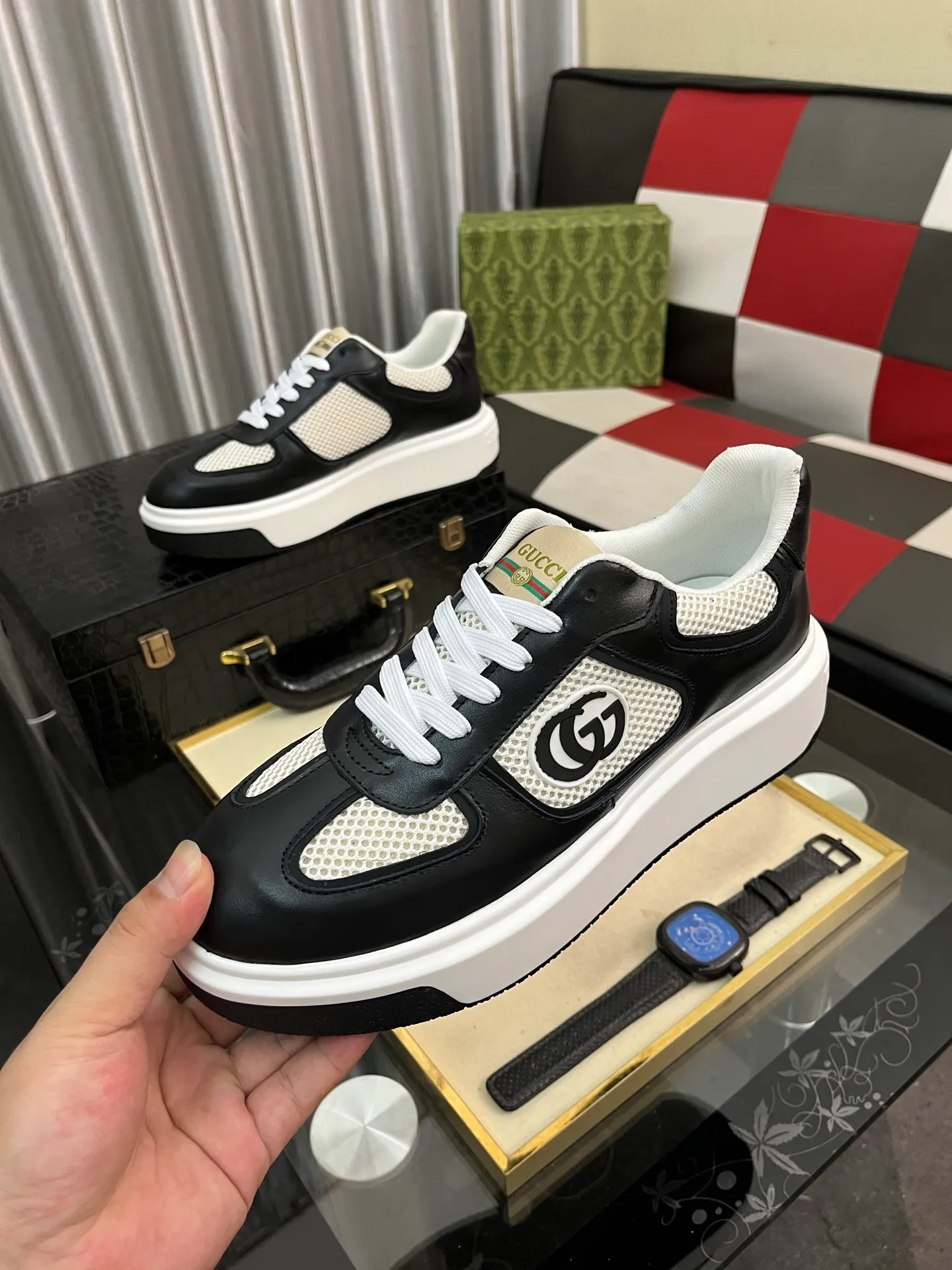 Men's Men's Shoes 💰458⌚️⌚️ [Gucci·Gucci] Original quality. ~ Unique modern style sneakers. 🏃A must-have casual shoe for trendy men😍😍 Original brand imported from Italy, imported original leather, sheep lining (refuses to discolor and grind feet) Sole: Original sole provided by the original factory, French lazy style design ⚠️Fit to the feet, original quality, super comfortable original sole. Just like shooting the real thing 🎬The real thing is better Code number: 38-442️⃣Colors available